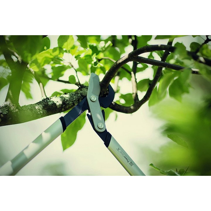 Foarfeca pentru ramuri groase FISKARS PowerGear LX94 M tip bypass Foarfeca pentru ramuri groase FISKARS PowerGear LX94 M tip bypass