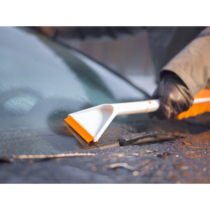 Perie si racleta pentru gheata FISKARS SnowXpert Perie si racleta pentru gheata FISKARS SnowXpert