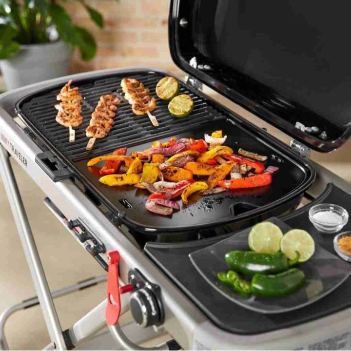 Gratar pe gaz TRAVELER Weber - Negru