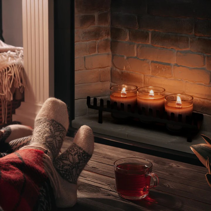 Set 3 lumanari cu trosnet si miros de semineu TAGU CANDLEPLACE