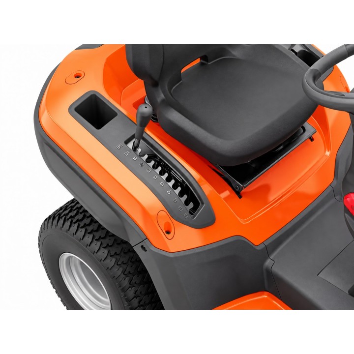 Tractor de tuns gazon Husqvarna TC 220T, Motor benzină 708 cm³, 2 cilindri, Tăiere 108 cm, Transmisie hidrostatică, cu colector