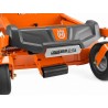 Tractor de tuns gazon Zero-Turn Husqvarna Z242 F, motor Kawasaki 726 cm³, sistem de tăiere ClearCut™ 106,7 cm, viraj pe loc