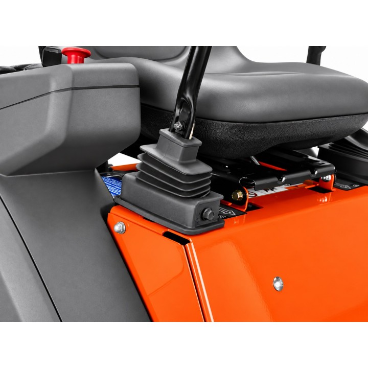 Tractor de tuns gazon Zero-Turn Husqvarna Z242 F, motor Kawasaki 726 cm³, sistem de tăiere ClearCut™ 106,7 cm, viraj pe loc