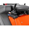 Tractor de tuns gazon Zero-Turn Husqvarna Z242 F, motor Kawasaki 726 cm³, sistem de tăiere ClearCut™ 106,7 cm, viraj pe loc
