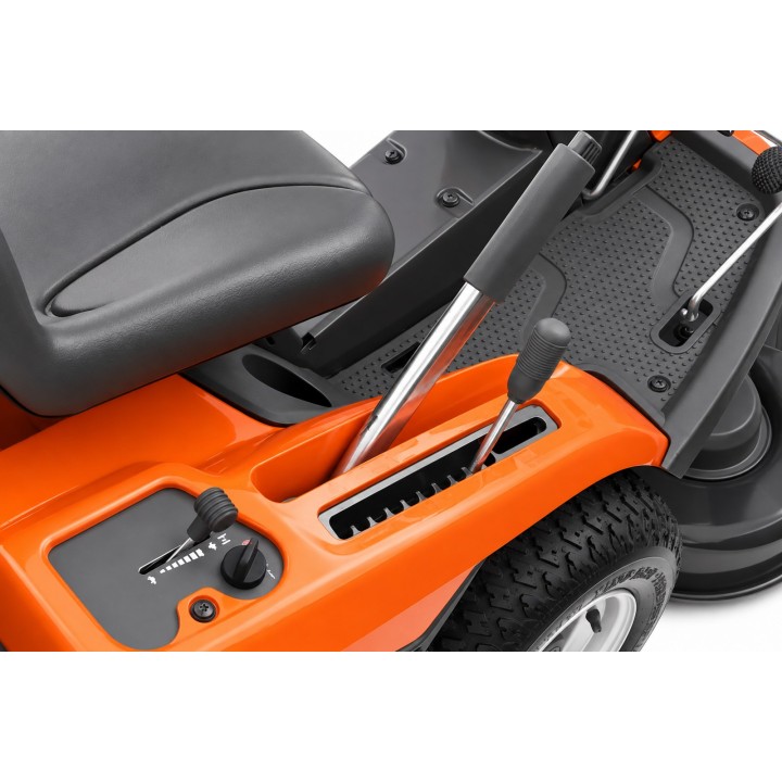 Tractor de tuns gazon Husqvarna Rider RC 320Ts AWD, Motor 635 cm³, Tracțiune 4x4, Colector 300 L, Fără masă de tăiere