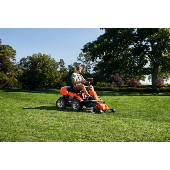 Tractor Husqvarna Rider R 214TC - Masă Combi 94 cm inclusă