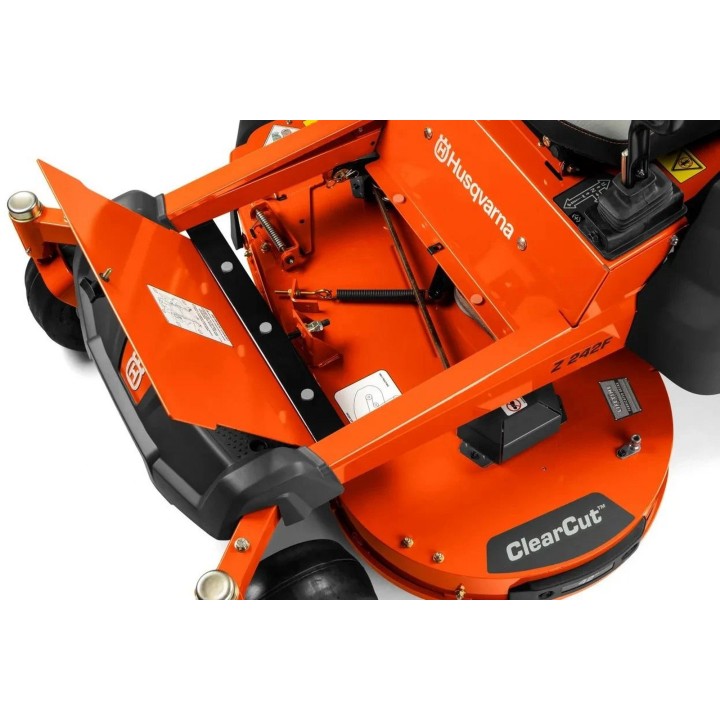 Tractor de tuns gazon Zero-Turn Husqvarna Z242 F, motor Kawasaki 726 cm³, sistem de tăiere ClearCut™ 106,7 cm, viraj pe loc